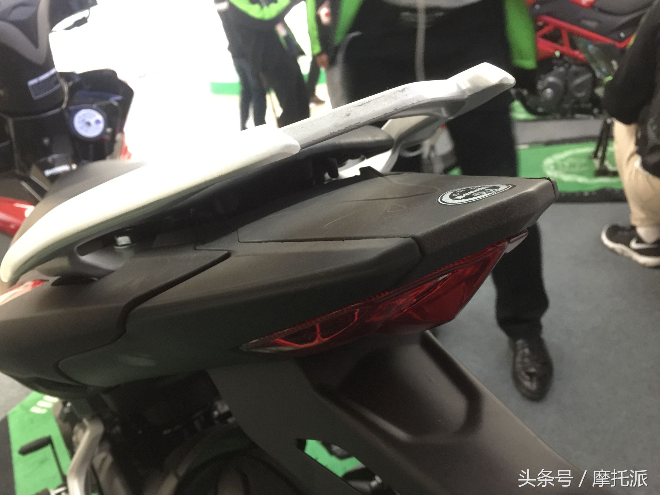 抢先曝光，首款国产万元级弯梁车面市，价格8980元