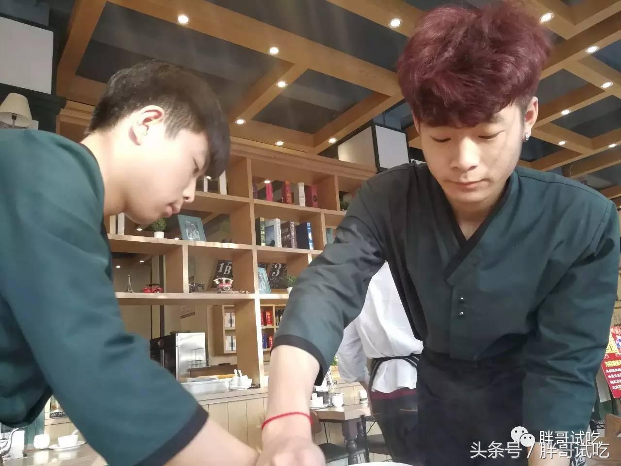 胖哥试吃的火锅底料,试吃云南牛肉火锅