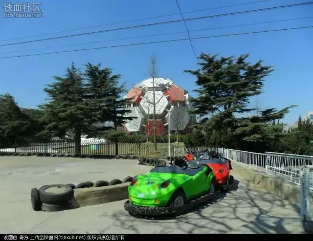 大连劳动公园的大足球有什么奥秘,劳动公园大足球在哪个门