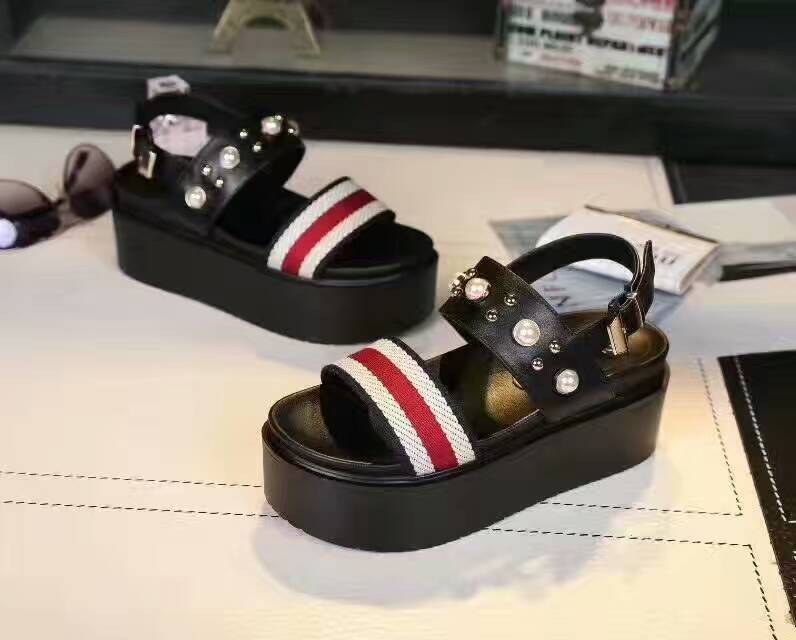 什么牌子的女士凉鞋好,男凉鞋哪个牌子的最好