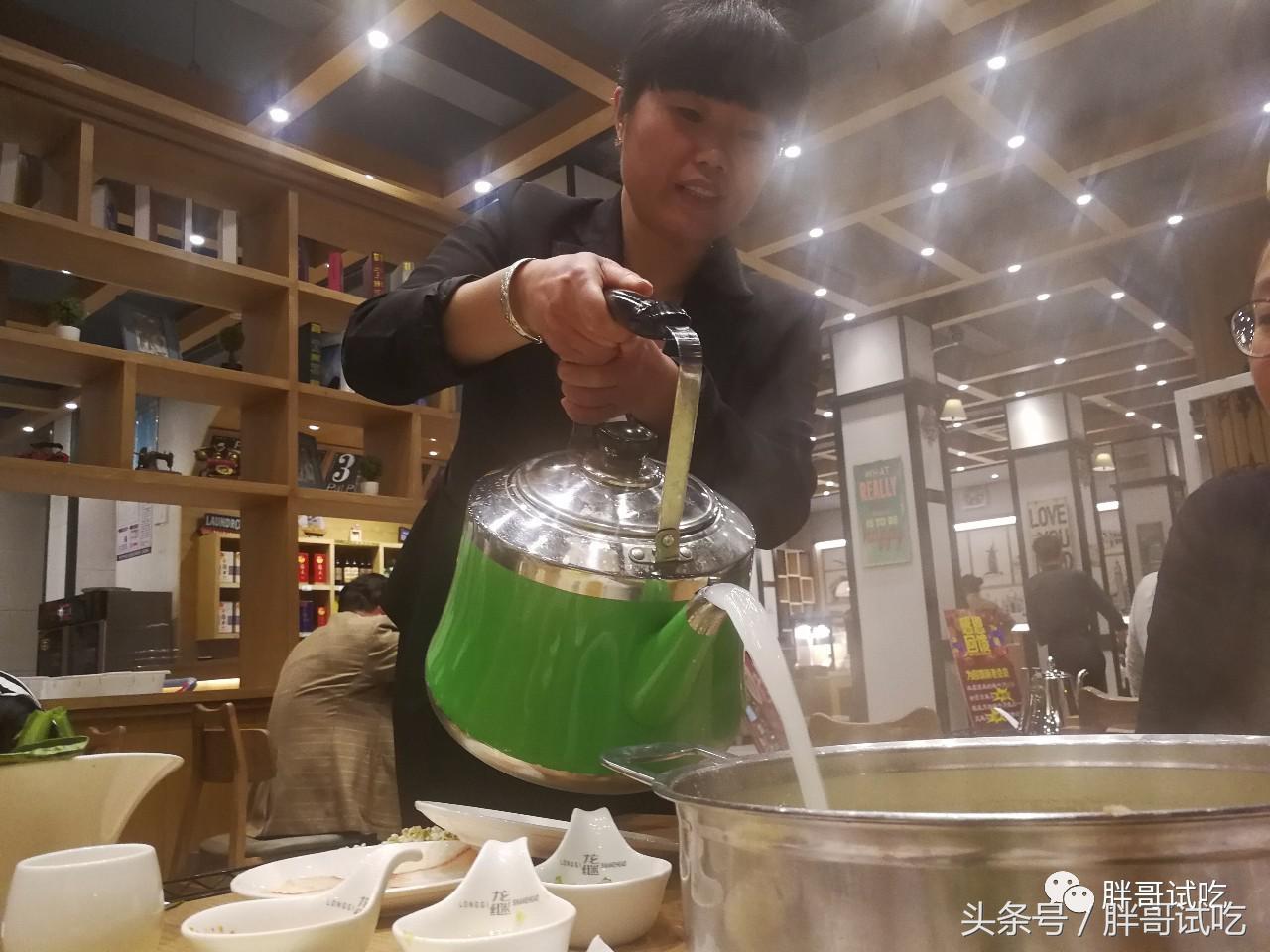 胖哥试吃的火锅底料,试吃云南牛肉火锅