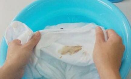 床单衣服有血渍不好洗怎么办,清洁床单血渍泡沫剂