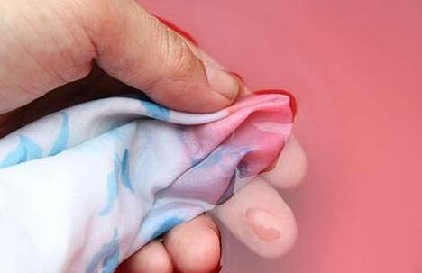 床单衣服有血渍不好洗怎么办,清洁床单血渍泡沫剂