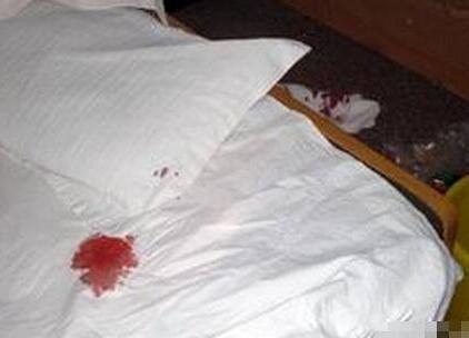 床单衣服有血渍不好洗怎么办,清洁床单血渍泡沫剂