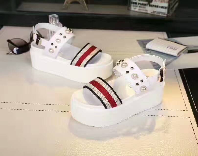 什么牌子的女士凉鞋好,男凉鞋哪个牌子的最好