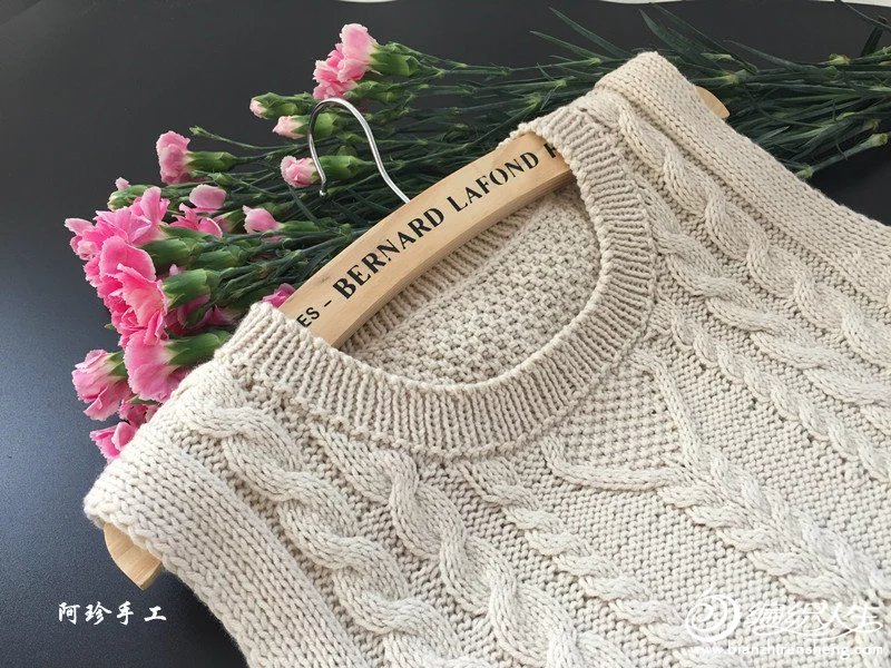 最流行针织的背心女款,今年最洋气的针织背心