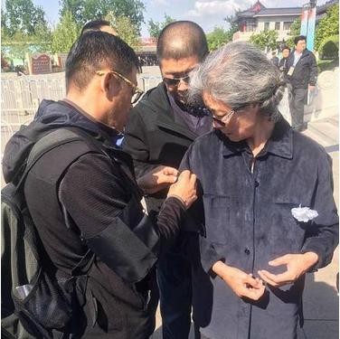 杨洁纪念六小龄童,杨洁告别唐僧师徒