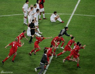 05年欧冠决赛一战封王这场神奇的比赛让众多老球迷记忆犹新