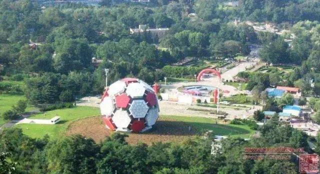 大连劳动公园的大足球有什么奥秘,劳动公园大足球在哪个门