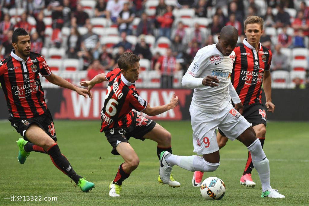 三大后卫,三后卫足球阵容