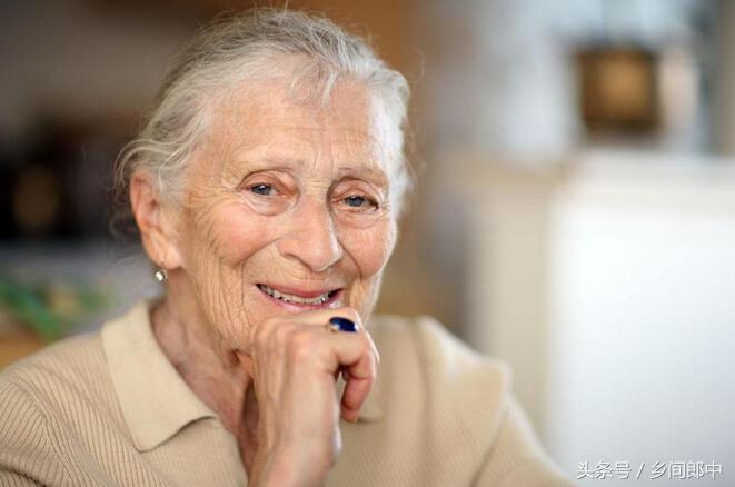 眼袋变成卧蚕是什么原因,卧蚕和眼袋有什么区别对照图片女