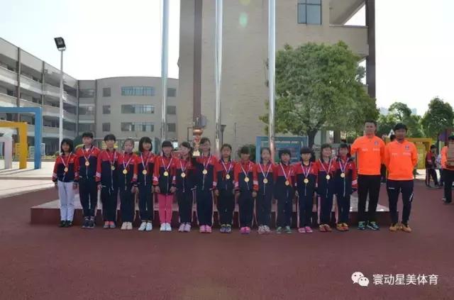 湘江新区校园足球联赛比赛,我们是冠军课间