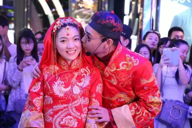 “遭受”十万伏特暴击！20只皮卡丘惊喜出没，要被萌哭了！