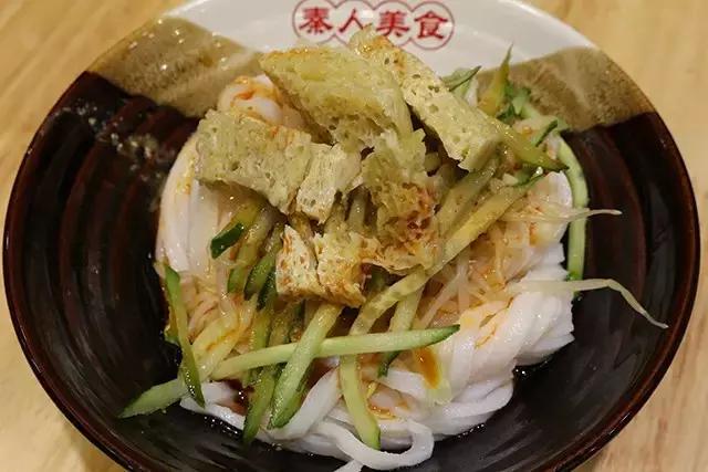 “遭受”十万伏特暴击！20只皮卡丘惊喜出没，要被萌哭了！