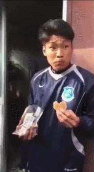 新娘心真大，这是打完游戏再回去拜堂的节奏啊