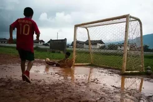 致敬我挚爱的足球,致敬我们喜欢的足球