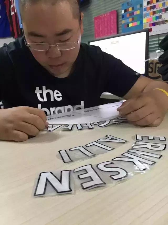 一次晒球衣活动却达成两位球迷的终身大事，故事是这样的……