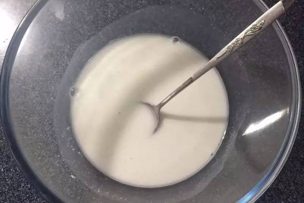 正宗广东肠粉做法和配料视频教程,广东两块钱一份的肠粉怎么做的