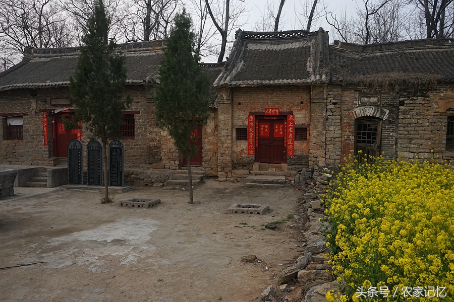 鲁山有个古村落，农村小学建支足球队，还挺像样