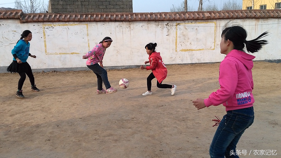 鲁山有个古村落，农村小学建支足球队，还挺像样