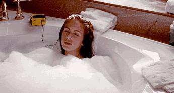 冷水洗澡有助于睡眠吗,冷水洗澡养生保健