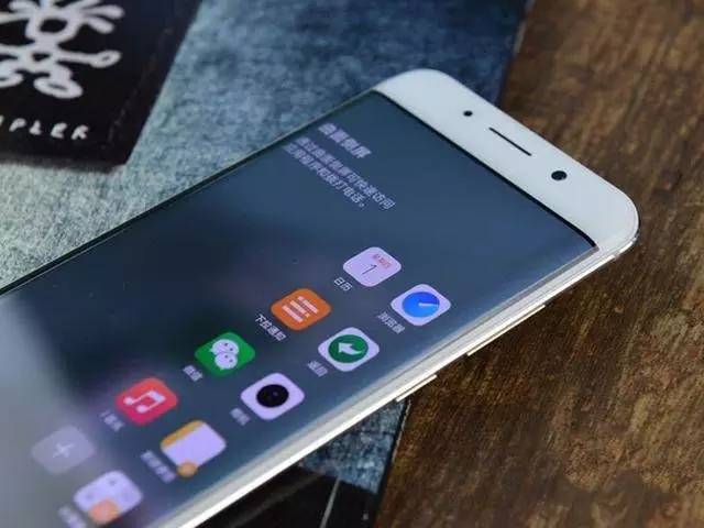 水凝膜和手机原膜哪个好,手机水凝膜和钢化膜有什么区别