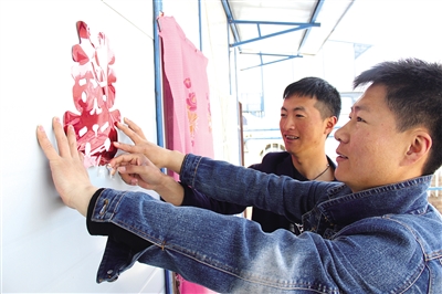 甘肃庆阳环县工地上小伙子彩钢房里迎娶最美新娘