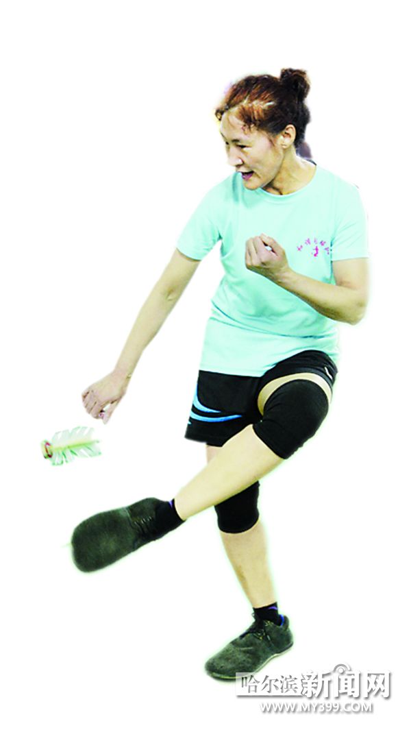 老顽童玩空竹杂技,花式足球老顽童