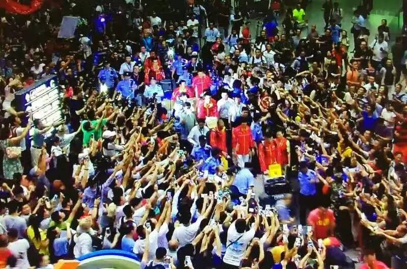 评论君推荐英雄凯旋！我们为什么热爱女排？