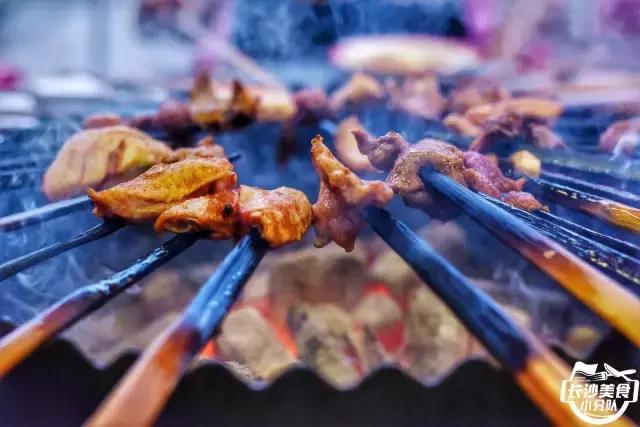各种特点烧烤欢迎大家都来品尝,最好吃人气最高的烧烤