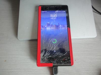 有几个品牌的手机是特容易碎屏的，我揭秘原因给你看及应对方法