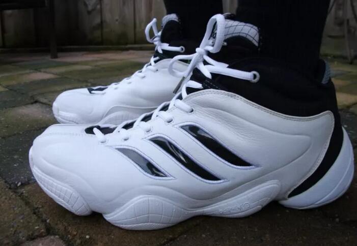 科比为什么没有新的球鞋系列,科比真正意义上的第一双耐克