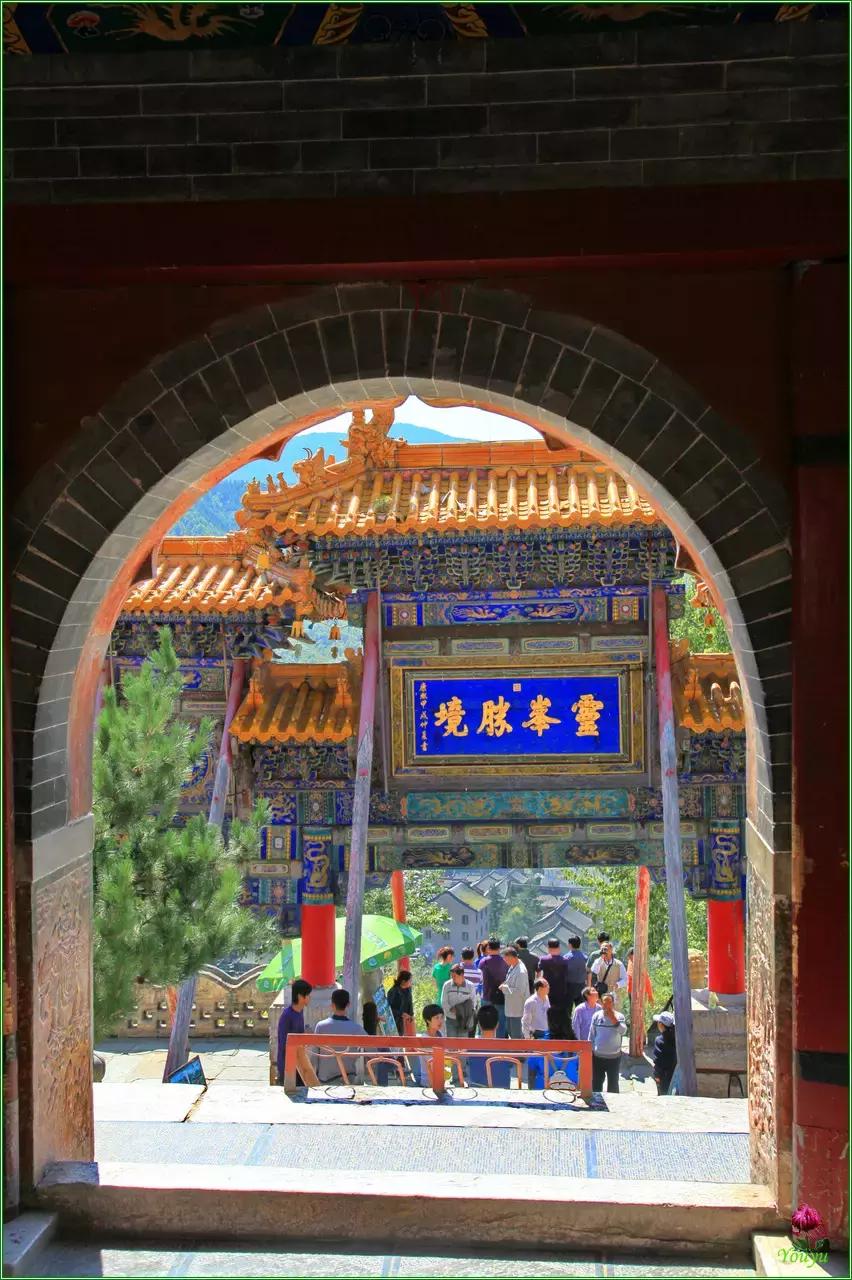 五台山文殊菩萨铜像在哪个寺庙,山西省五台山文殊菩萨寺庙