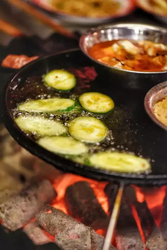 各种特点烧烤欢迎大家都来品尝,最好吃人气最高的烧烤