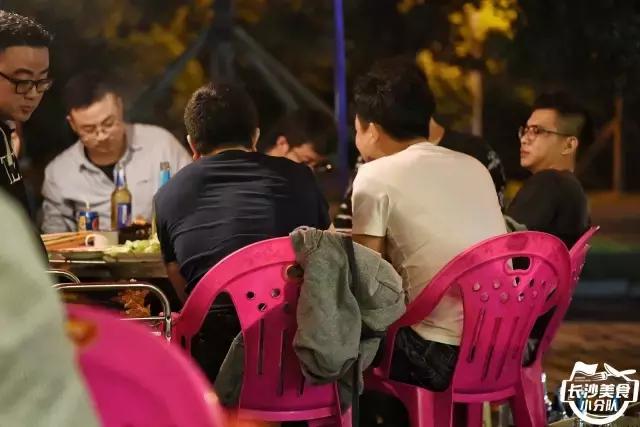 各种特点烧烤欢迎大家都来品尝,最好吃人气最高的烧烤