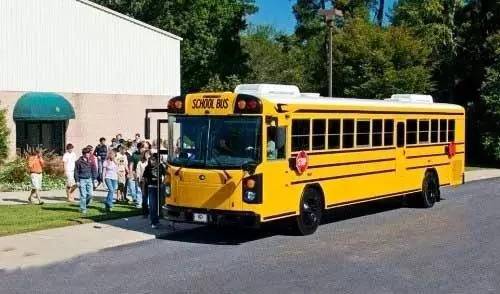 再也不能马虎了，你电动车上坐的可能是未来的国家栋梁