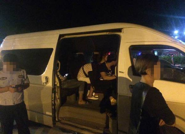 思小大队在“三非”专项整治行动中连续查获两辆非法营运机动车