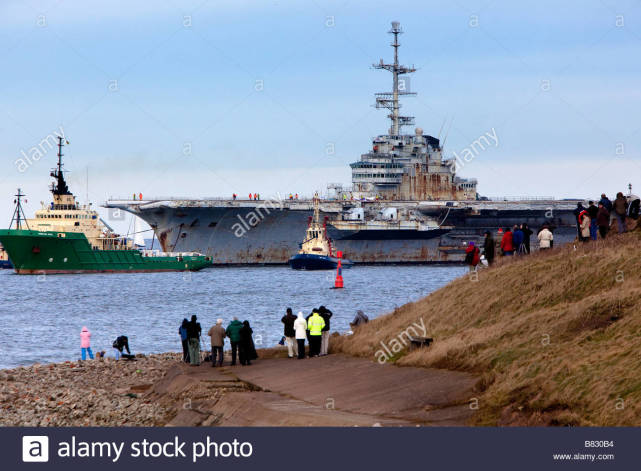 外媒称中国海军双航母为海上长城，弱小时期却只能眼馋外国航母