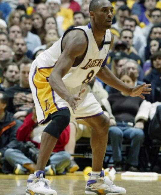 科比为什么没有新的球鞋系列,科比真正意义上的第一双耐克