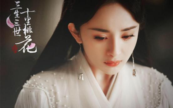 杨幂佟丽娅都给她做过配，但好像自从她整容消息传出后就少出现了