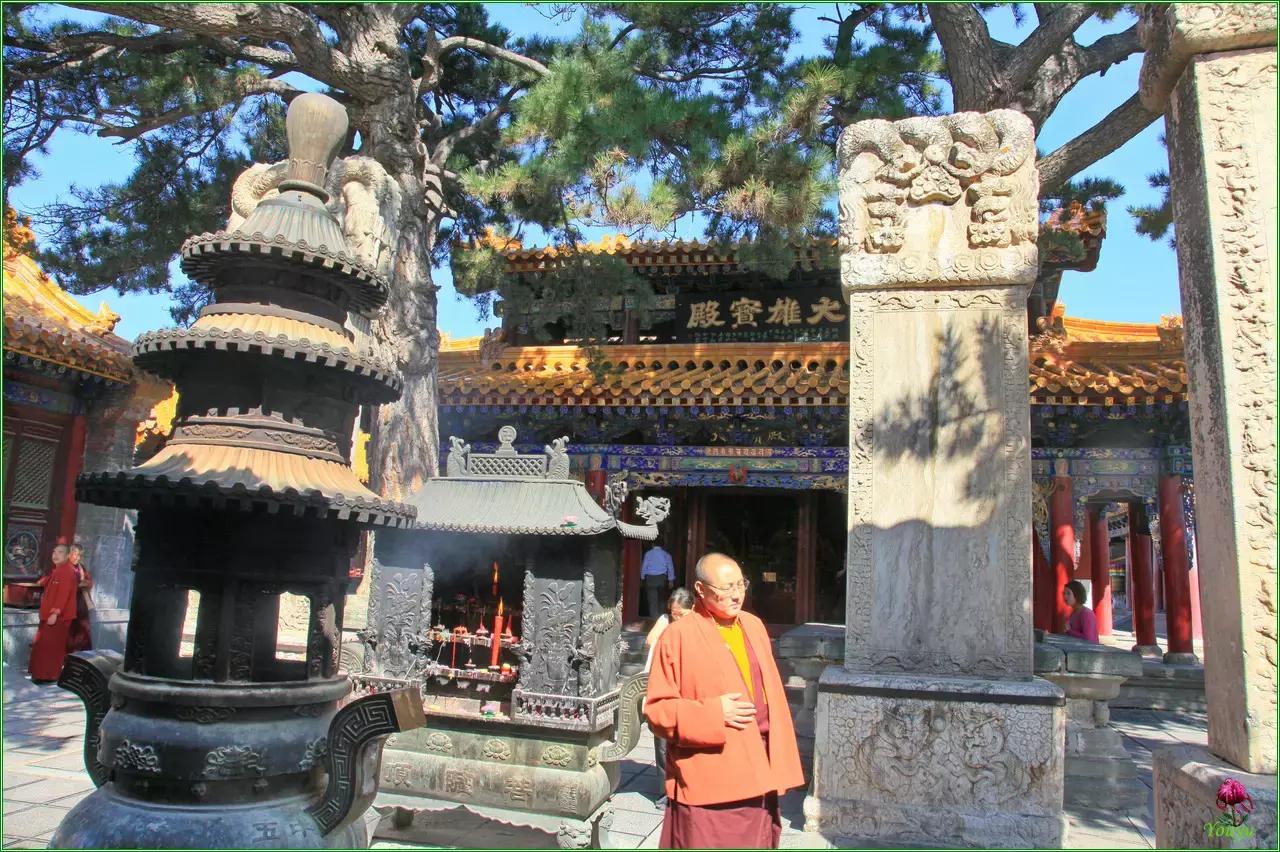 五台山文殊菩萨铜像在哪个寺庙,山西省五台山文殊菩萨寺庙