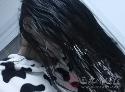 大头皮屑怎么快速去除才能根治,头皮屑抠了才有头屑吗