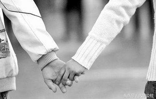 震惊！高中生早恋遭反对俩人竟用502胶把手粘到一起