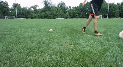 足球后卫的摆脱技巧教学慢动作,足球过人技巧教学慢动作