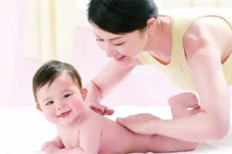 对付小儿湿疹的两招,用什么偏方治婴儿湿疹