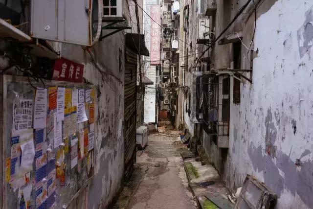 4万人住在距离光谷2公里外的小何西村，却从未对它说一声谢谢