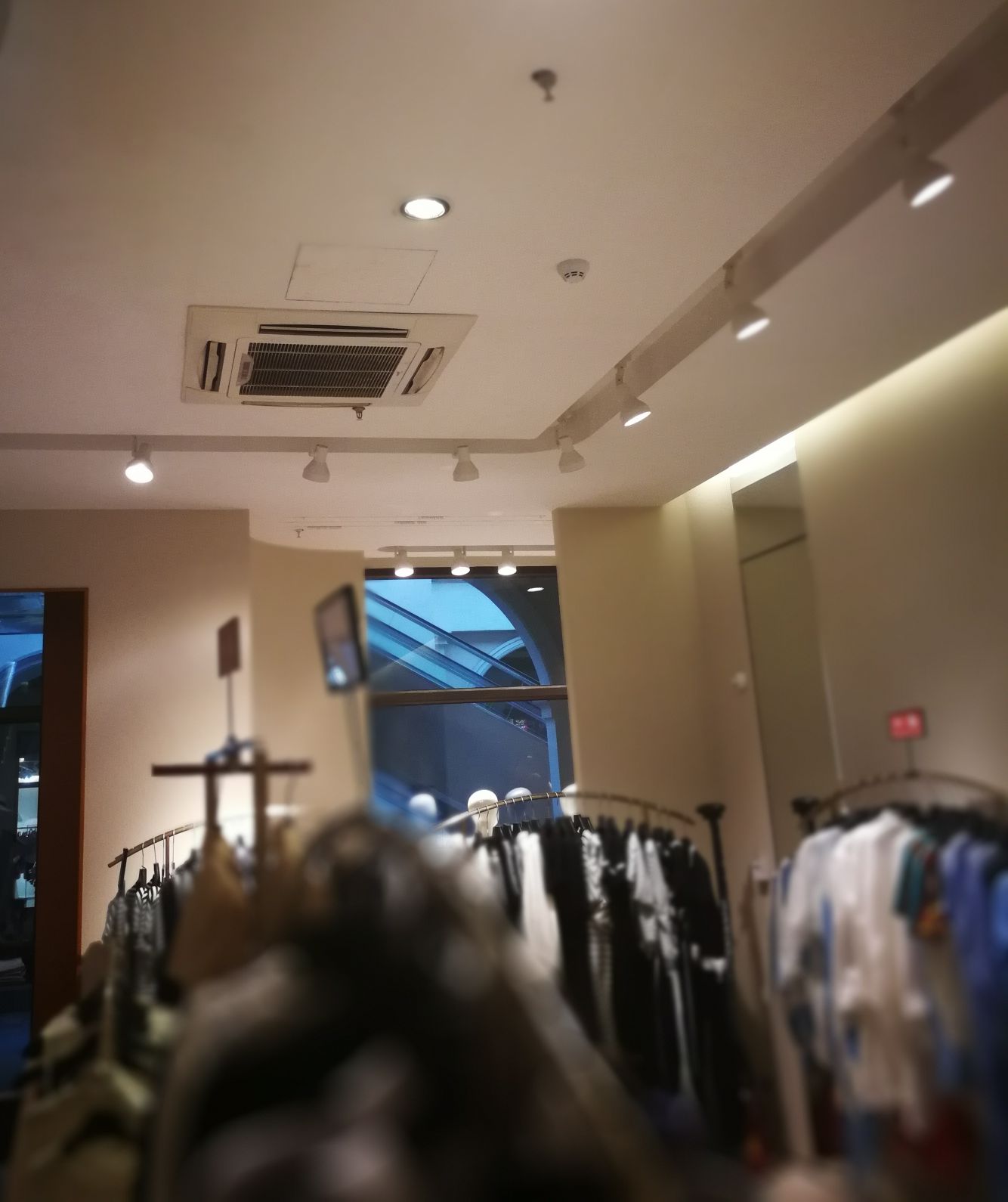 奥特莱斯为什么开在郊区,奥特莱斯几线城市才有