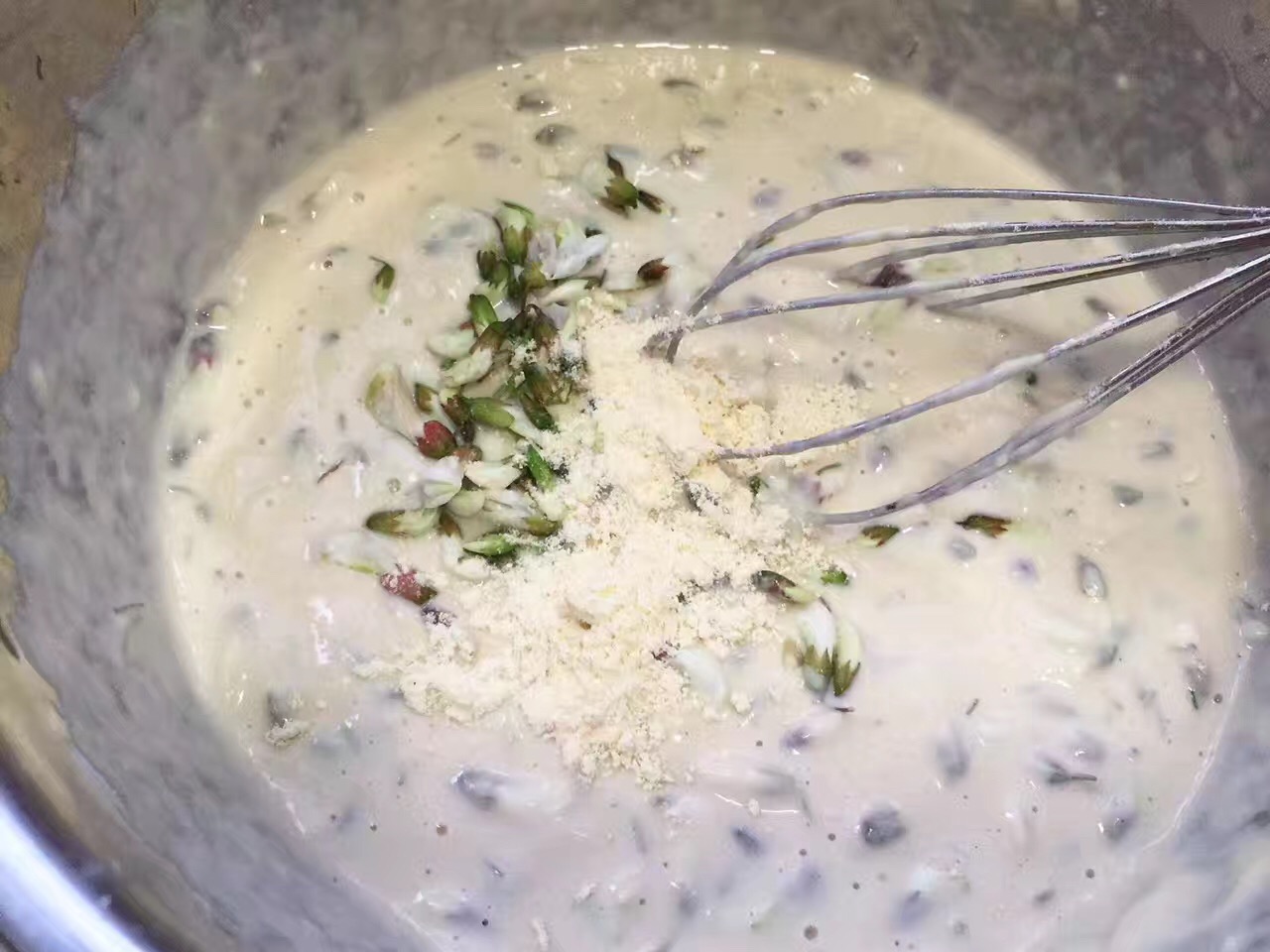 槐花怎么蒸着吃,槐花能吃吗可以做成什么吃