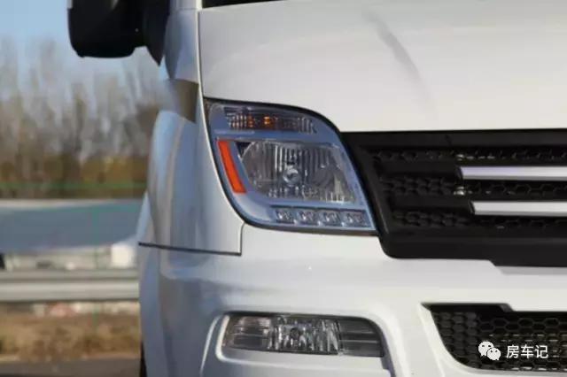 上汽大通v80长轴中顶自动挡房车,2019款大通v80豪哥自动挡房车