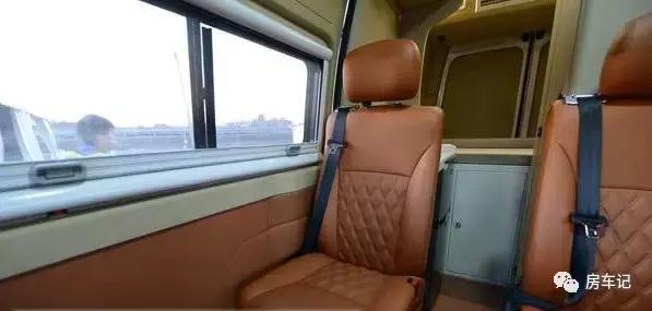 上汽大通v80长轴中顶自动挡房车,2019款大通v80豪哥自动挡房车